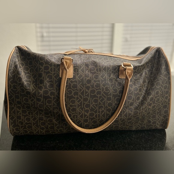 Large Calvin Klein Duffle Bag - Picture 2 of 9